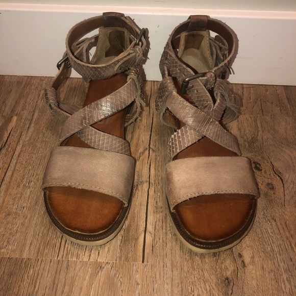 MJUS Taurus Fisherman Beige Leather Strappy Snake Print Sandals w Buckes Sz 5.5 - Picture 3 of 7